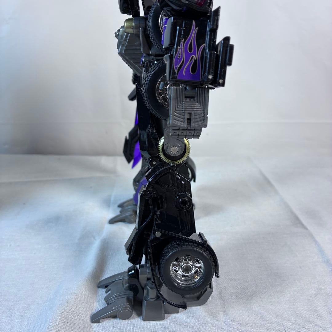 オプティマスプライム似、ネメシスプライム似の大型フィギュア