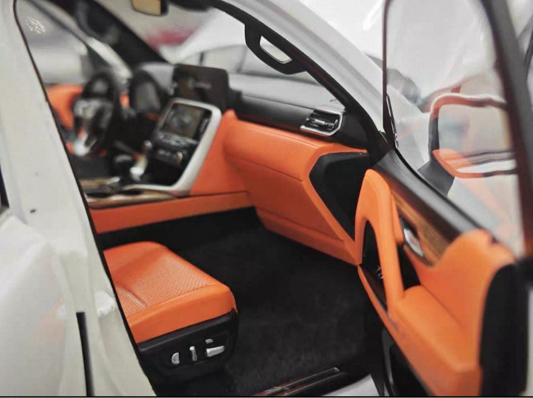 新発売 LCD 1/18 レクサス LX600 SUV 全開閉 金属製 ミニカー