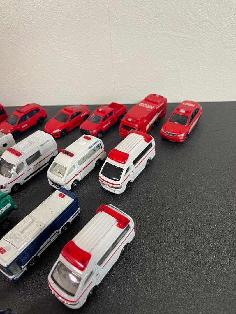 トミカ TOMICA 緊急車両 32台セット おもちゃ ミニカー