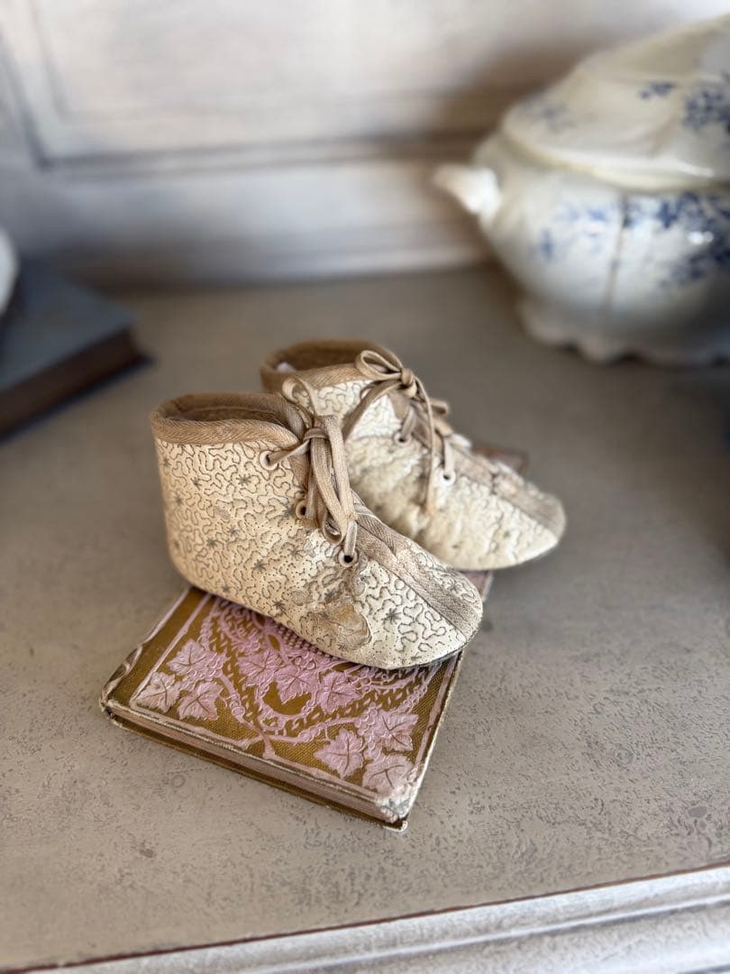 フランスアンティーク総刺繍ベビーシューズ クリーム色