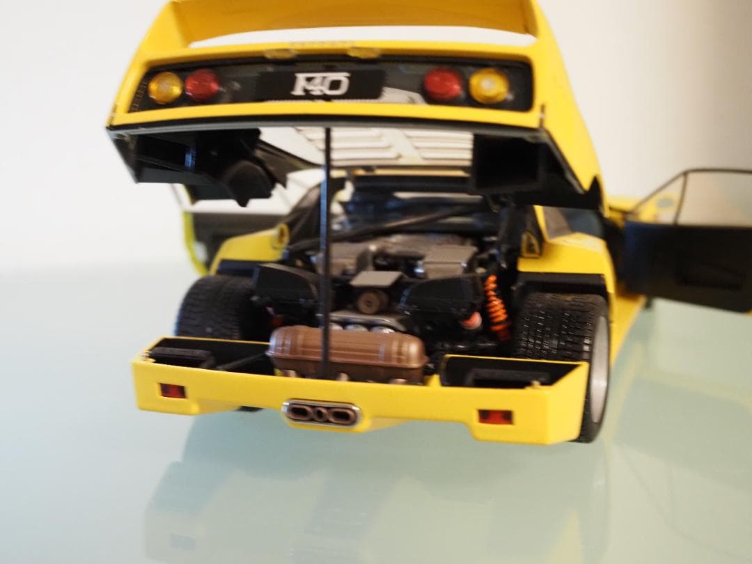 AUTOart 1/18 Ferrari F40イエロー旧ダイキャスト開閉モデル