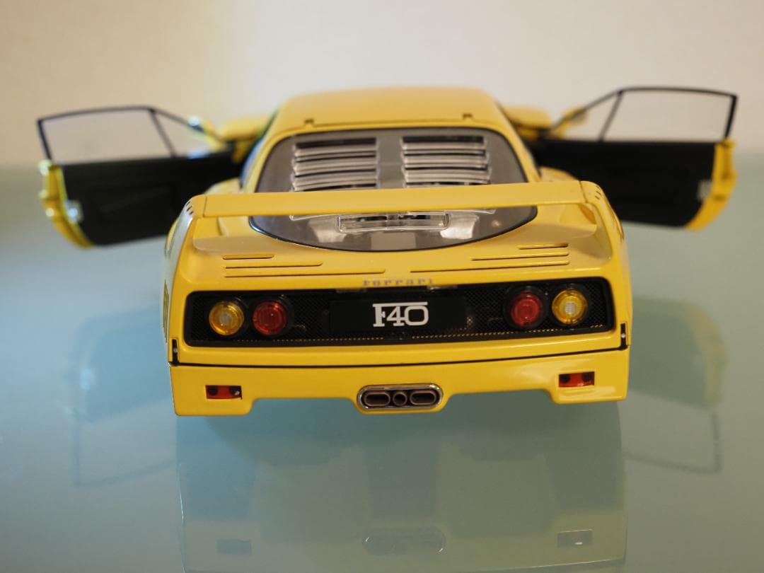 AUTOart 1/18 Ferrari F40イエロー旧ダイキャスト開閉モデル