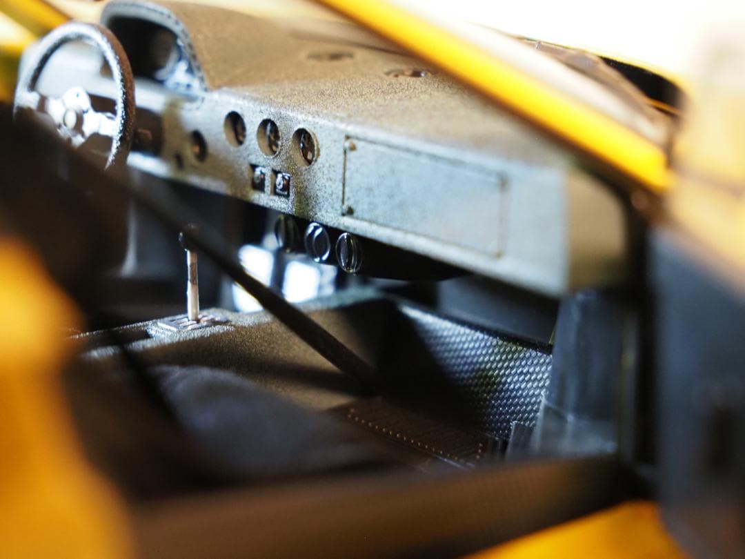 AUTOart 1/18 Ferrari F40イエロー旧ダイキャスト開閉モデル