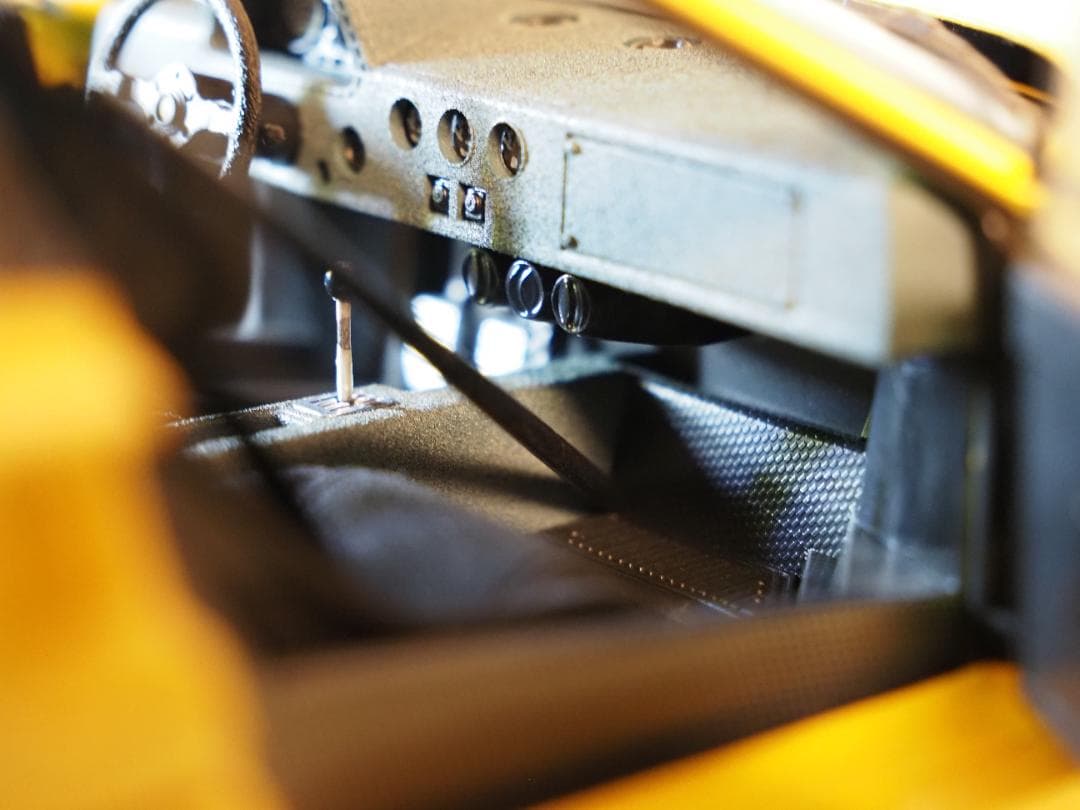 AUTOart 1/18 Ferrari F40イエロー旧ダイキャスト開閉モデル