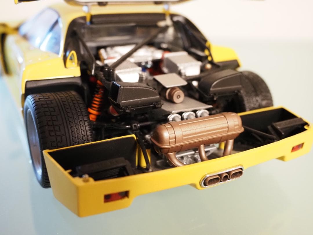 AUTOart 1/18 Ferrari F40イエロー旧ダイキャスト開閉モデル