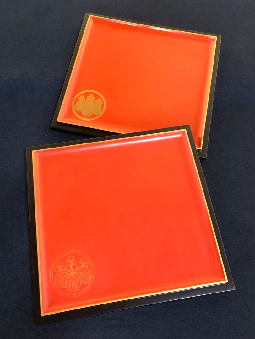 《レ》雲錦蒔絵 真塗内朱 五段重 替蓋 重台付 木製漆器 木箱 251117え2