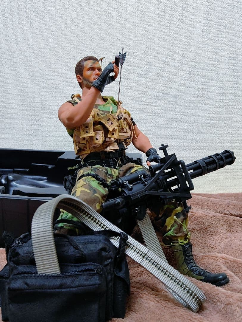 HOTToys.映画[プレデター:(ダッチ少佐)1/6]土日限定価格!!