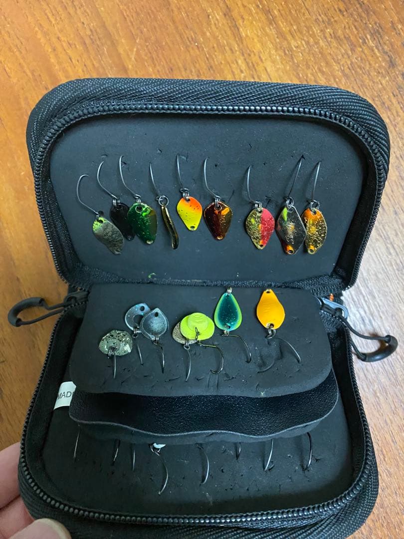 エリアトラウト用ルアー17個、スプーンルアー30個セット + ケース