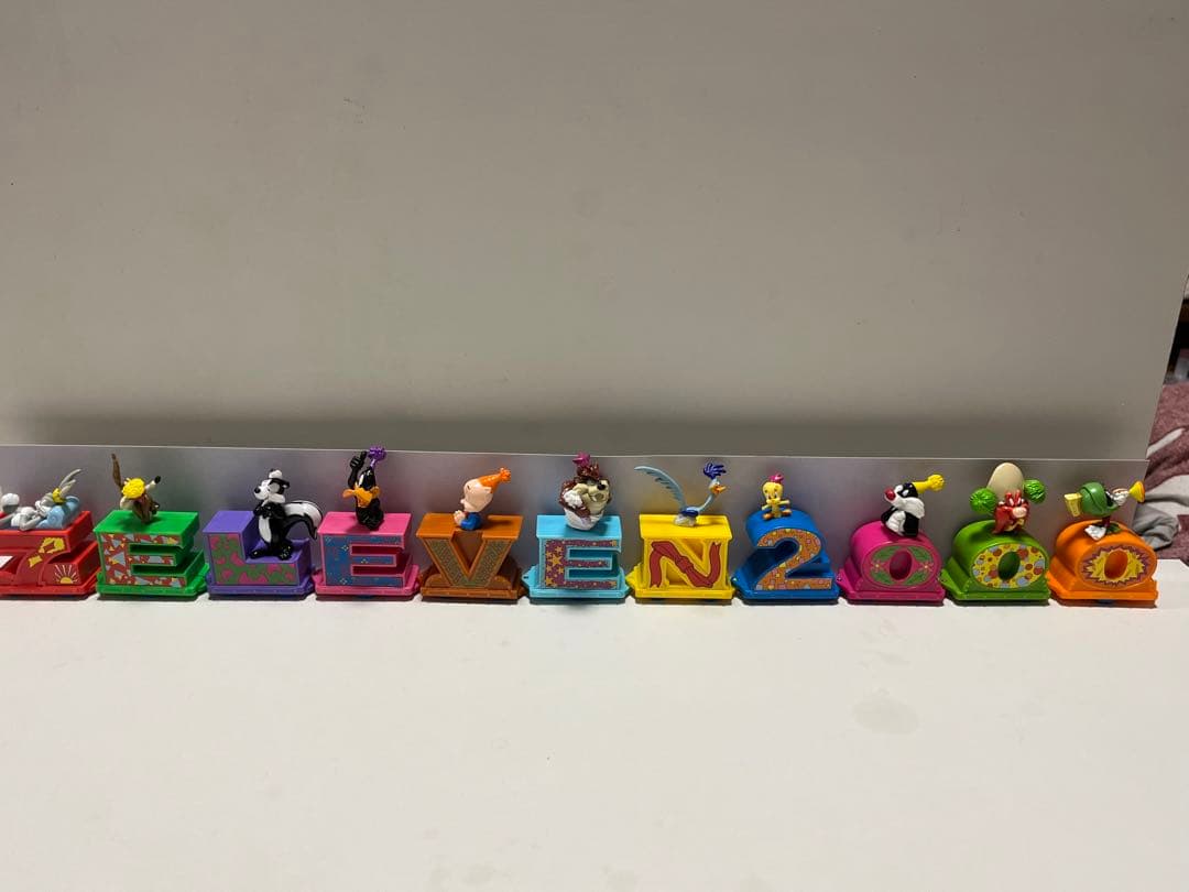 【激レア】海外限定　セブンイレブン　ルーニー・テューンズ　ミニカー　フィギュア