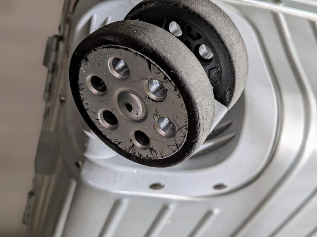 【大容量】アルミスーツケース キャリー 75〜80L TSAロック搭載 シルバー