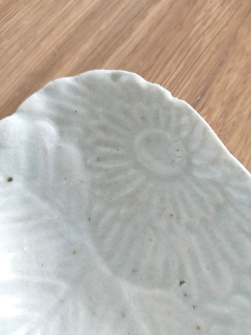 古伊万里　白磁　陽刻　菊　豆皿