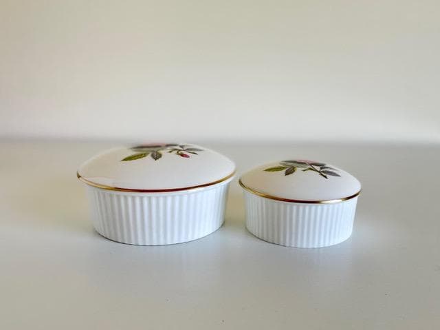 ウエッジウッド ハザウェイローズ 蓋付き小物れ 大 小 ２個セット
