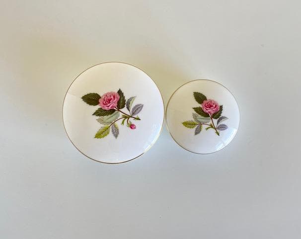 ウエッジウッド ハザウェイローズ 蓋付き小物れ 大 小 ２個セット