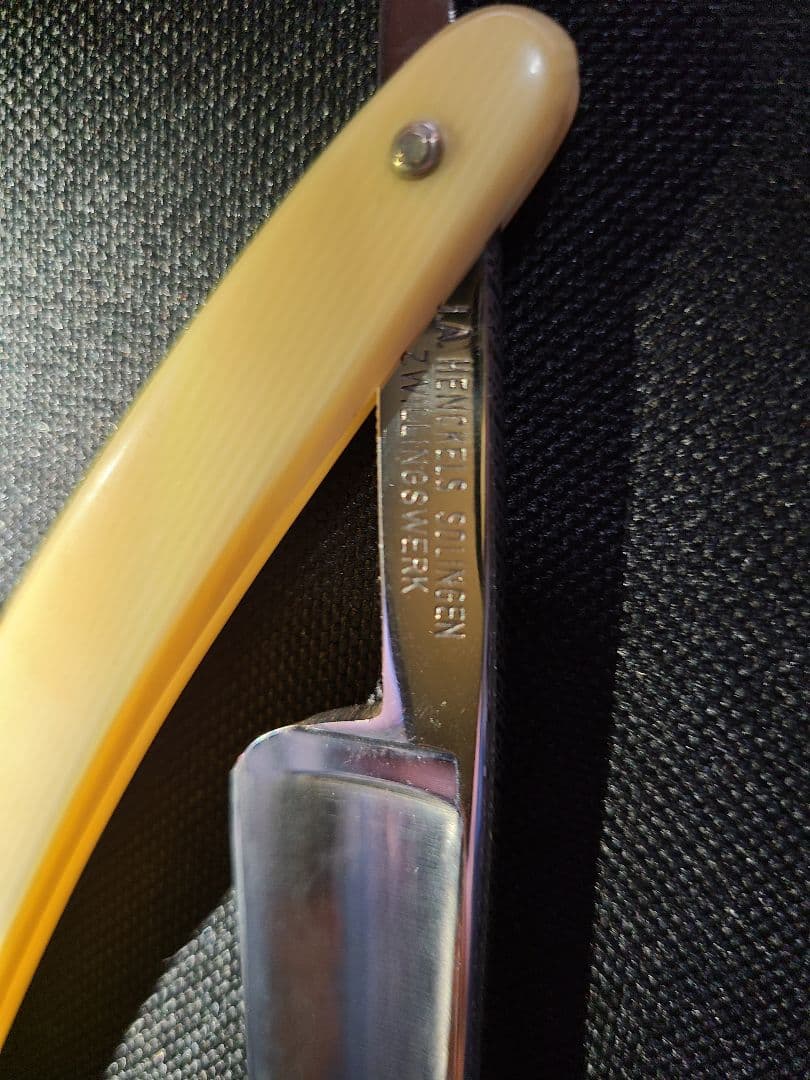 プロ理容師用剃刀　旧型　アンティーク