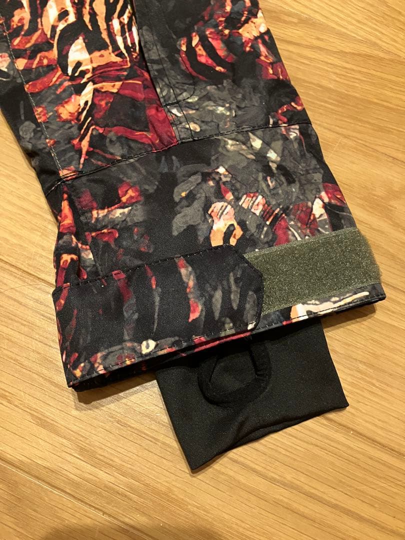 新品タグ付　ROXYスノーボードウェア　Sサイズ