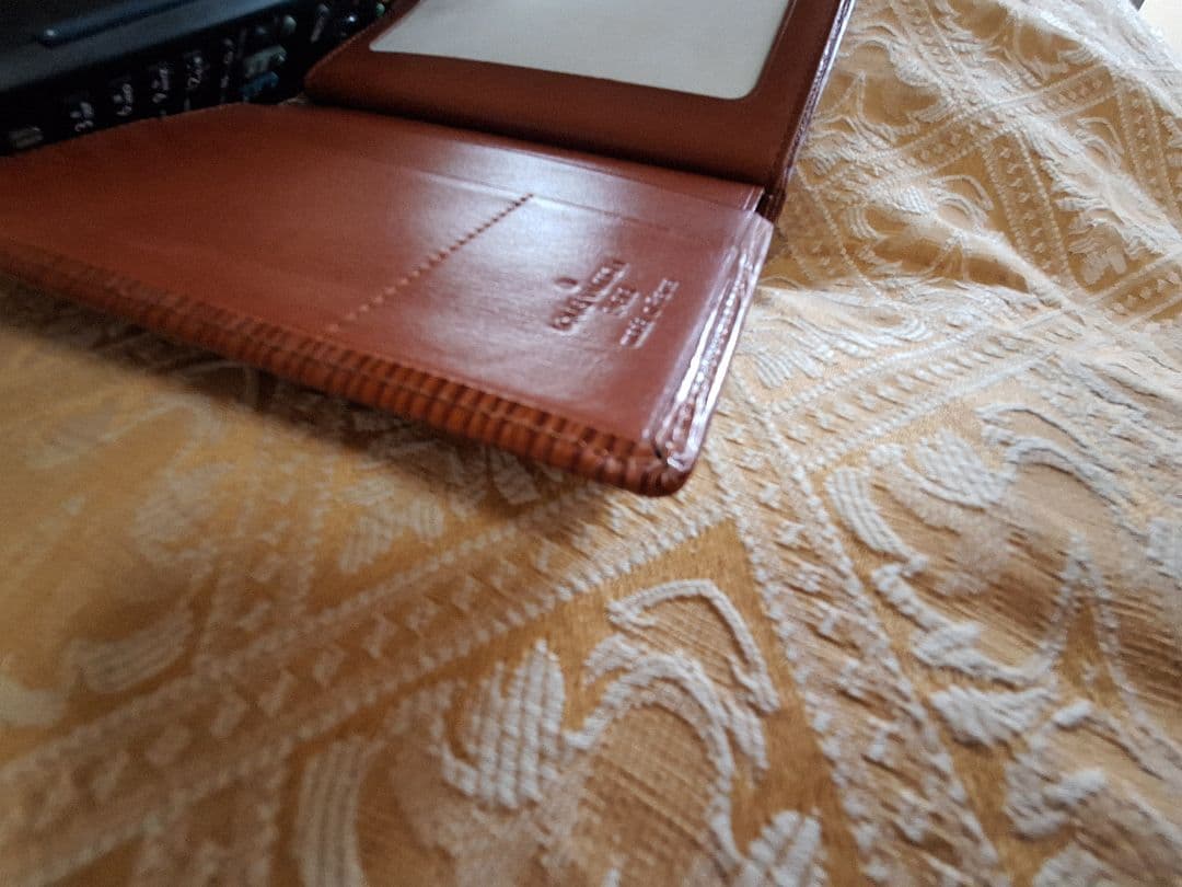 ルイヴィトン　エピパスポートケース　カード入れ　札入れ