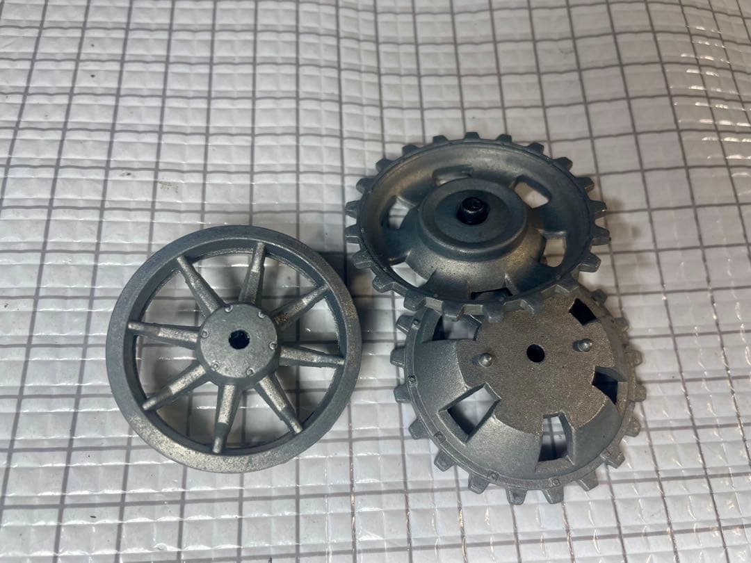 ヘンロン1/16 純正【Ⅲ号戦車&突撃砲】用メタルキャタピラ&起動輪&誘導輪