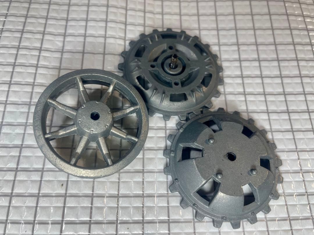 ヘンロン1/16 純正【Ⅲ号戦車&突撃砲】用メタルキャタピラ&起動輪&誘導輪