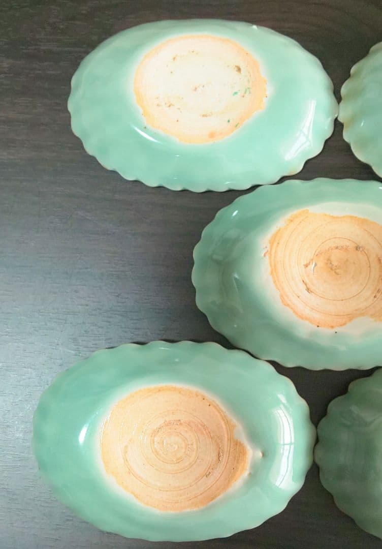 古伊万里 青磁 手書色絵染付 牡丹蝶文 菊花長皿 木箱入