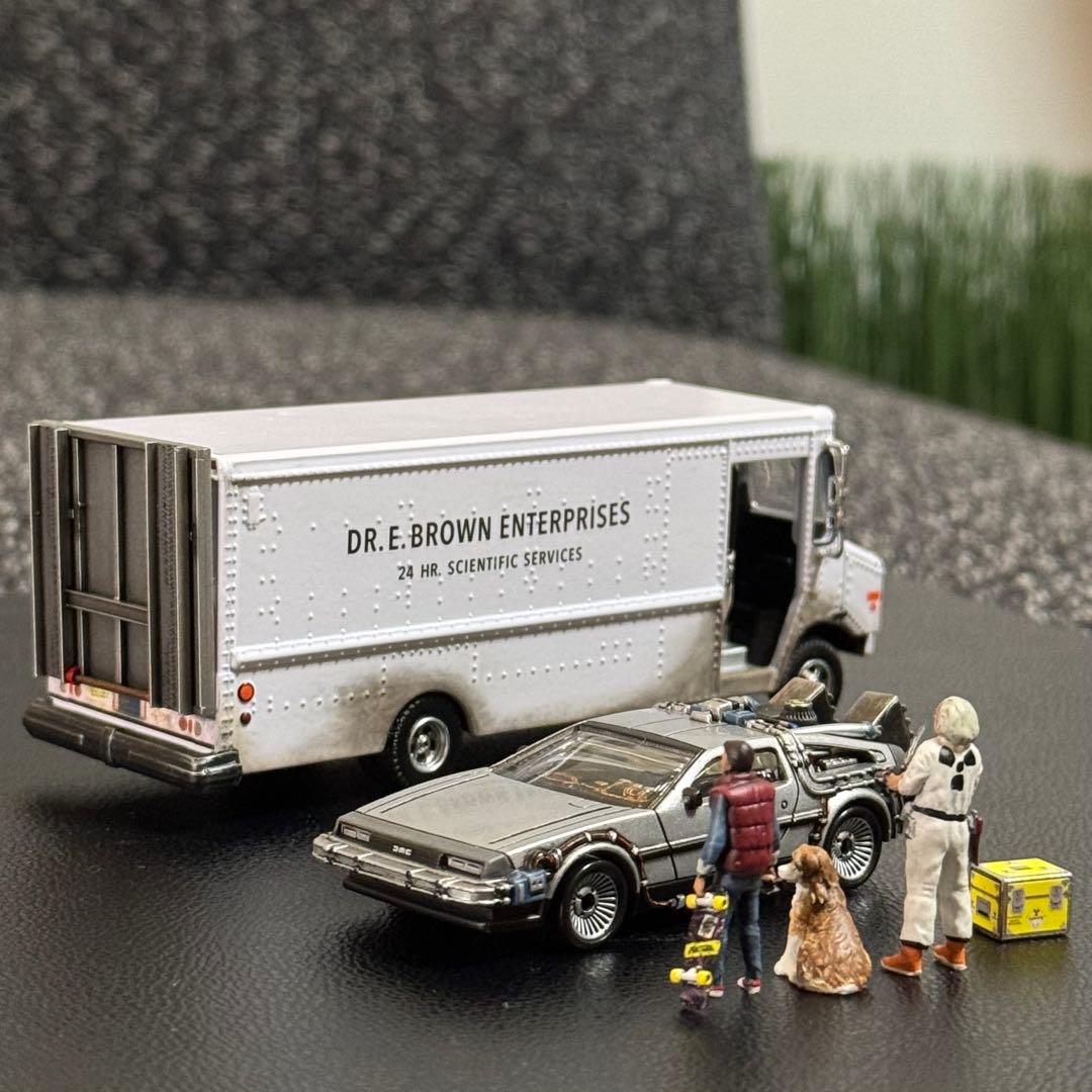 デロリアン & ドクのバン カスタム品 バックトゥザフューチャー 1/64