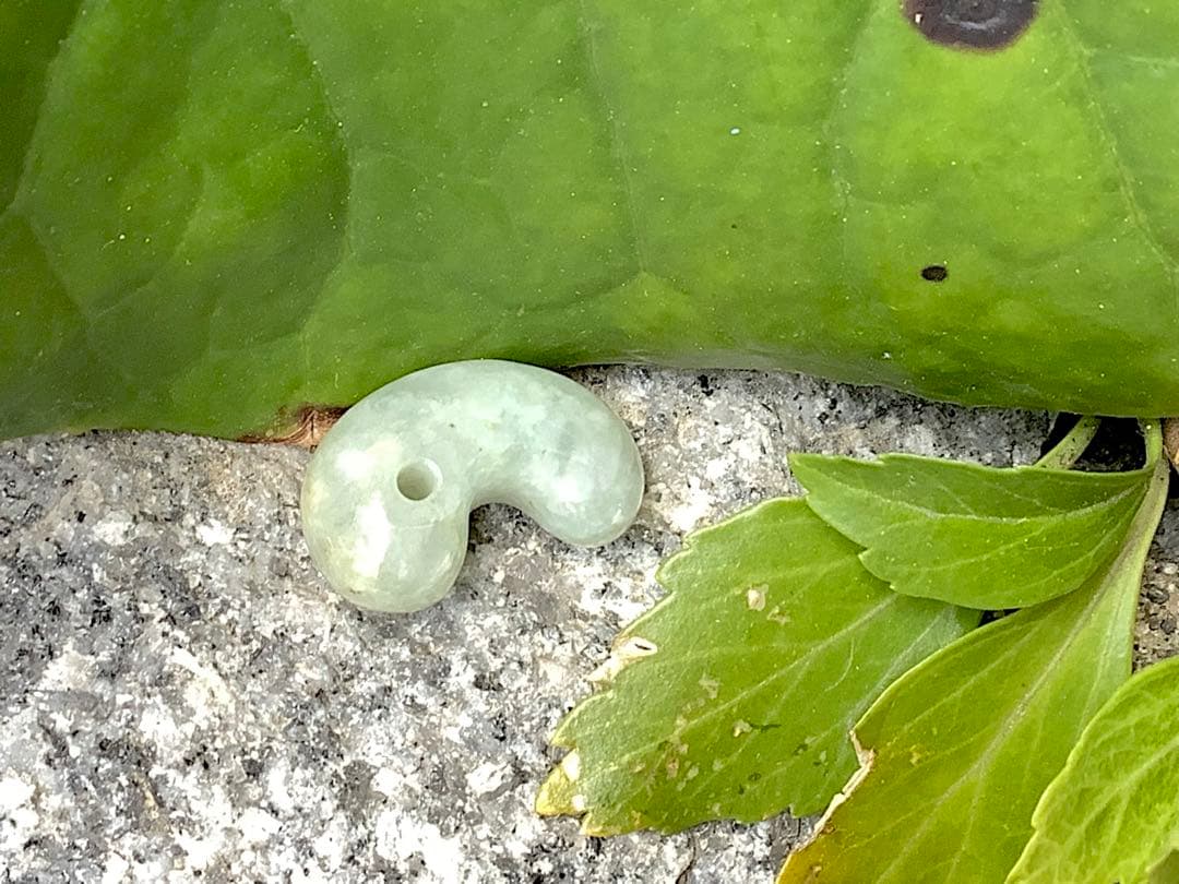 ✳極上肌‼️氷紋様‼️ ソーティング付アイスジェイド糸魚川翡翠勾玉本物‼️高額材料使用