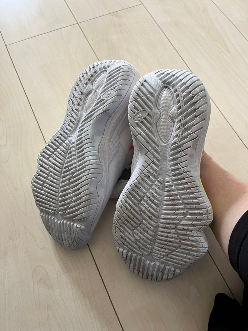 アシックス　ノヴァサージ　LOW ホワイト　サンライズレッド　24.5センチ