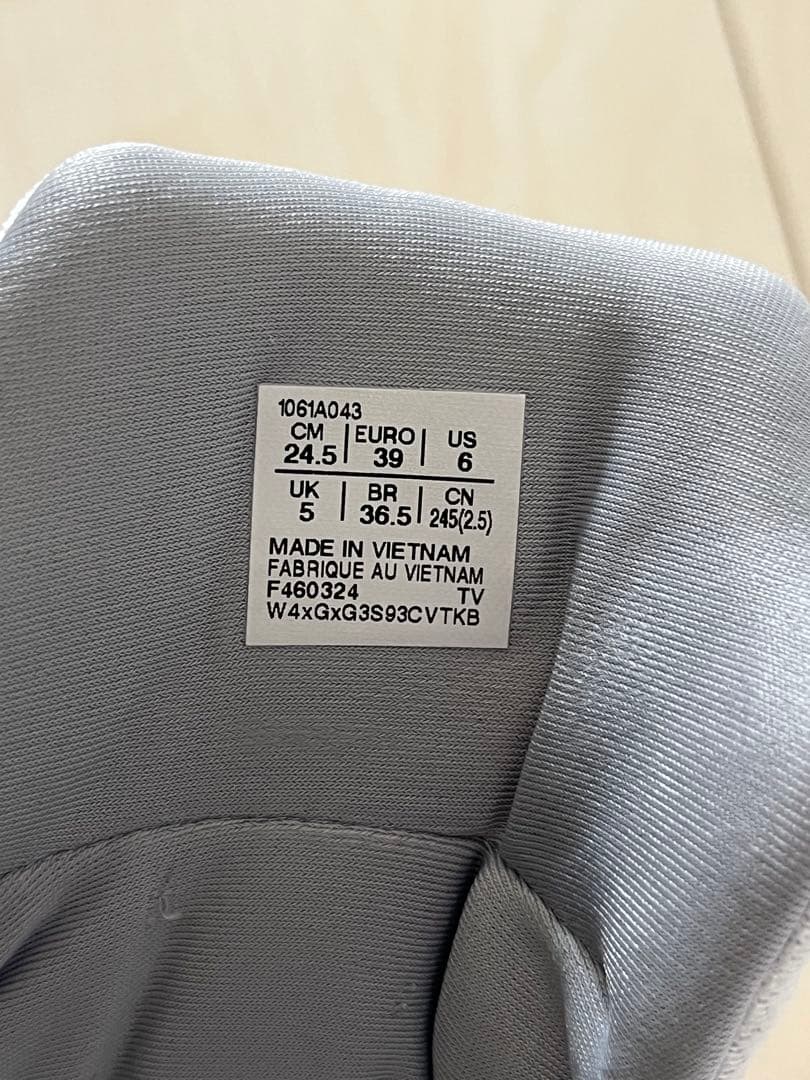 アシックス　ノヴァサージ　LOW ホワイト　サンライズレッド　24.5センチ