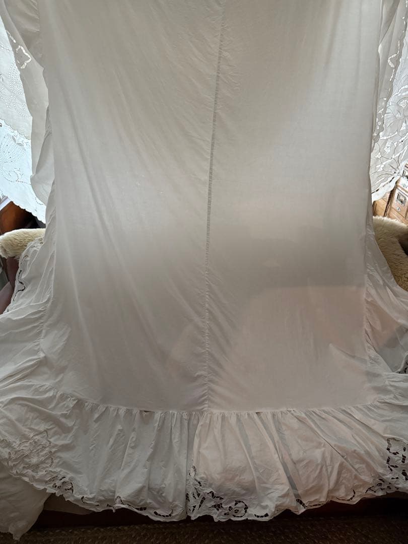 SALE❣️フランスアンティークஐ⋆*フリフリ花柄刺繍のベッドカバー