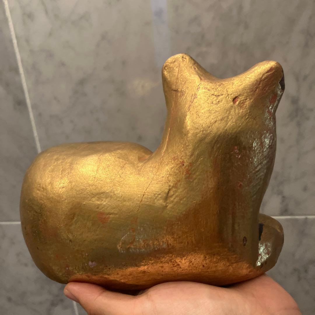 エジプトアンティーク　黄金に輝く木彫りのネコの彫刻オブジェ