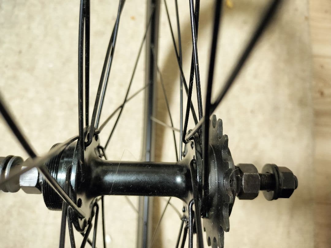 700x25 ブラック 完組ホイール