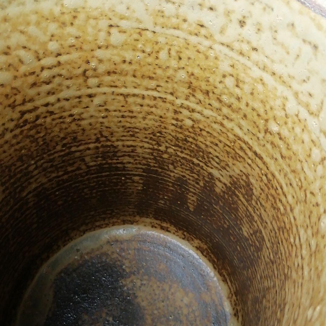 Ｔ２０２　水指　『灰釉　ツタノミ文』『和太守卑良(守弘)』　共箱　茶道具