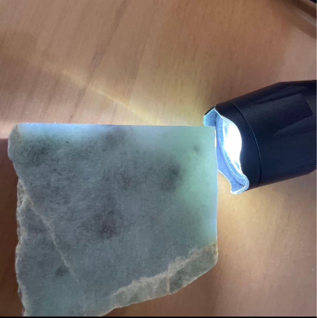 【国産鉱物】糸魚川翡翠　青海の山翡翠