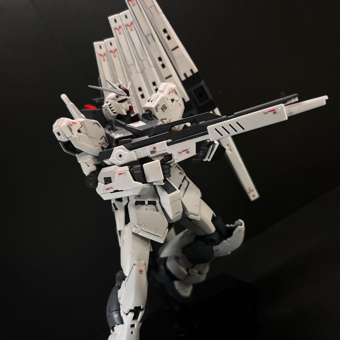 ガンプラ全塗装完成品　RG νガンダム　ファーストロットカラー