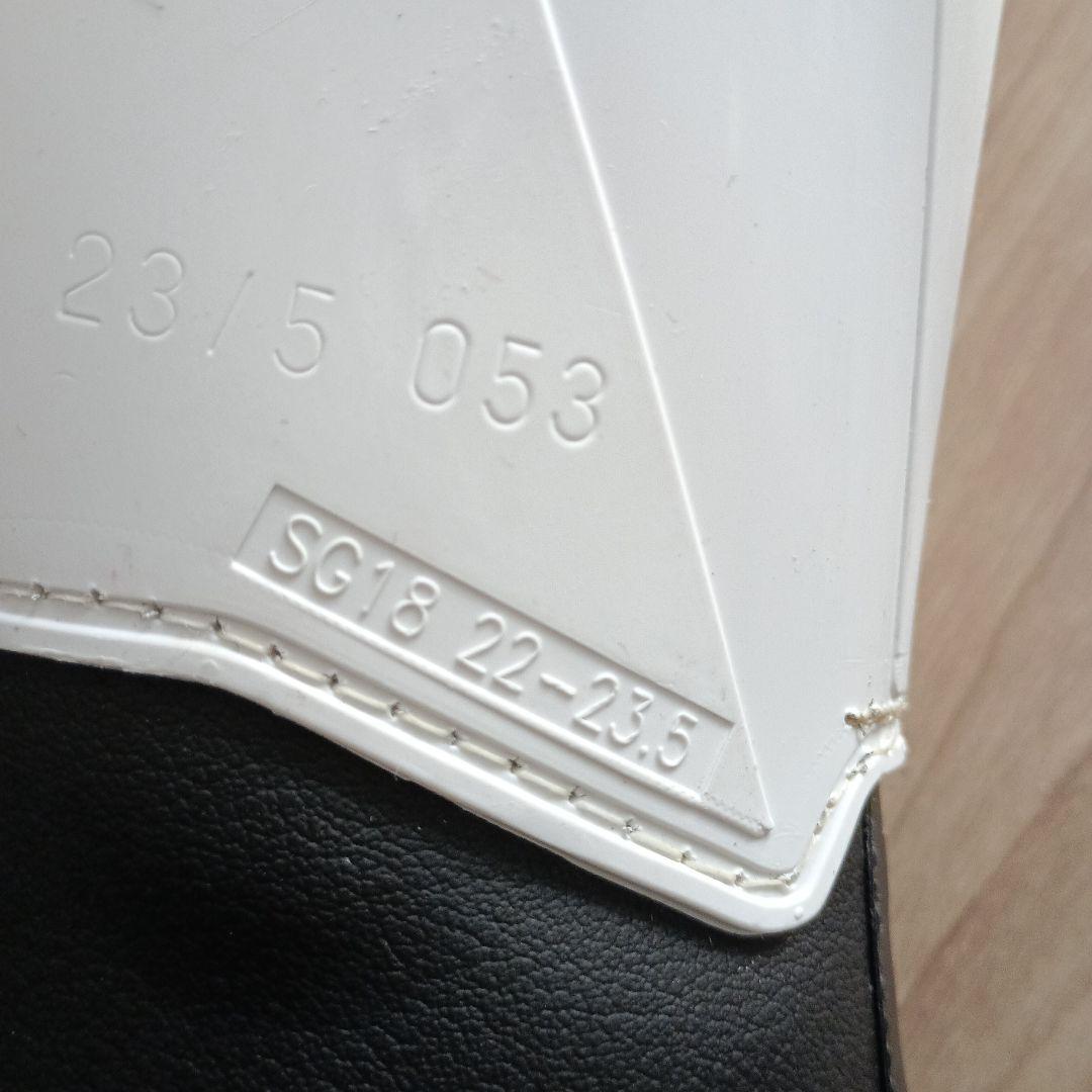 ★中敷き未使用★　SALOMON　スキーブーツ　23-23.5