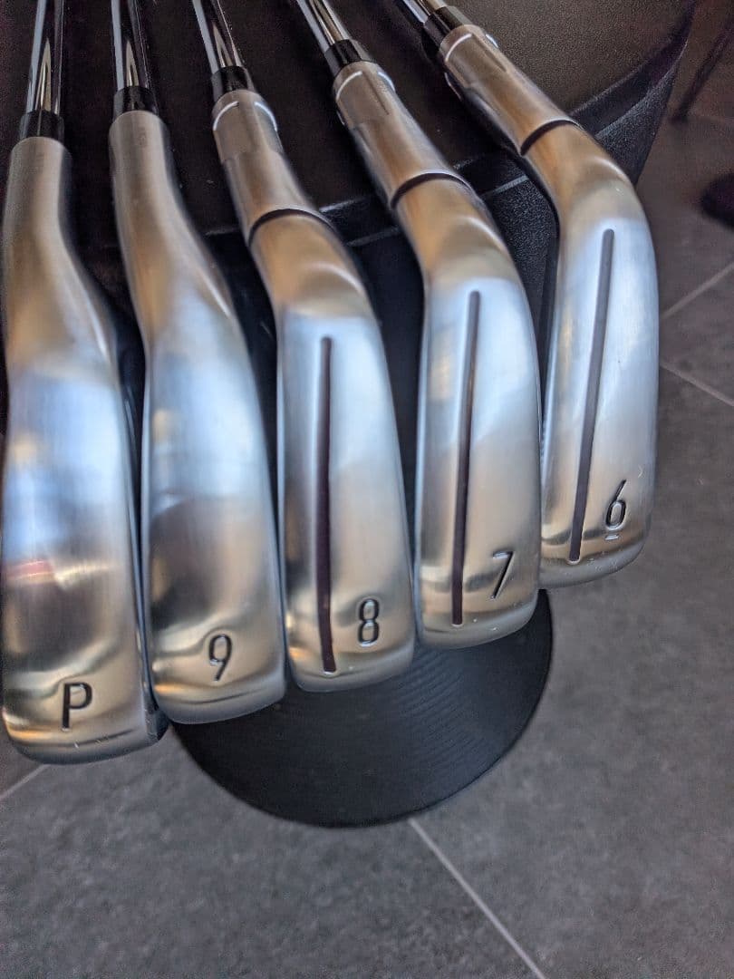 ●ほぼ新品　ラウンド未使用●Qi アイアンセットPW-6 5本i フレックスS