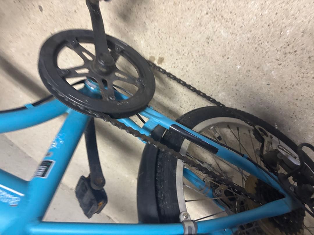 青い折りたたみ自転車 前バスケット付き