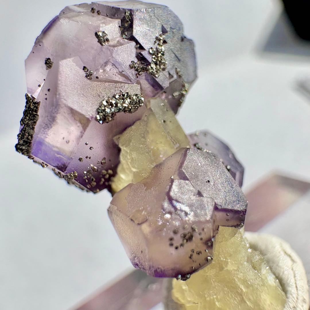 526 きのこタイプ 中国 内モンゴル産 フローライト&パイライト&クォーツ