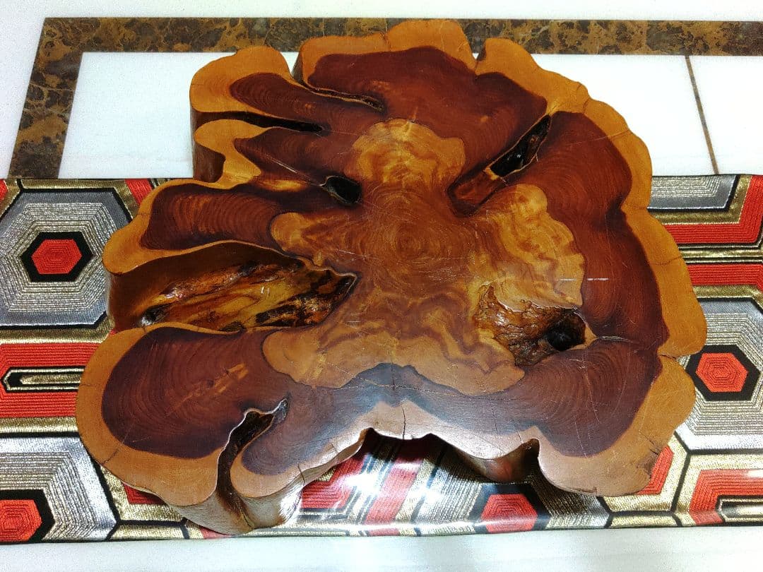 無垢木材　花台　大迫力切り株　かわいい木製オブジェ　木の温もり　年輪　精霊宿る