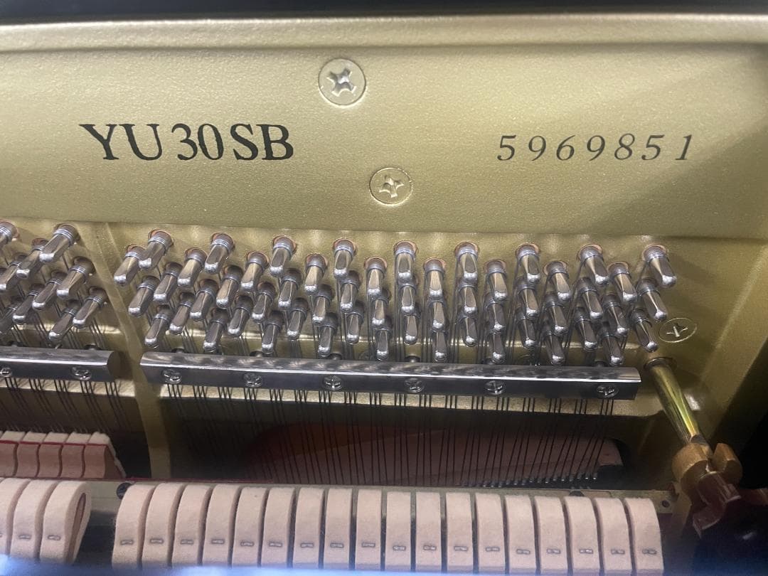 ★65007【アップライトピアノ】YAMAHA　YU30SB