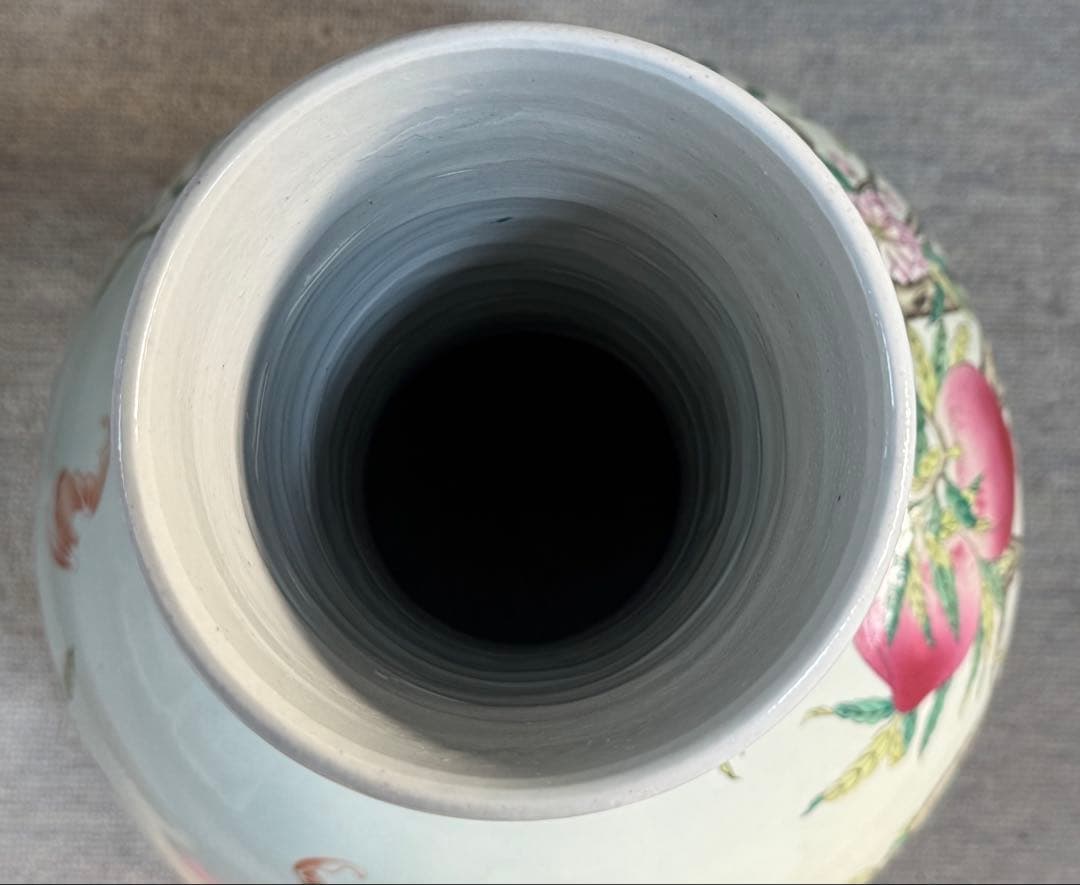 中国　粉彩　九桃紋天球瓶　大清乾隆年製　送料込み260117