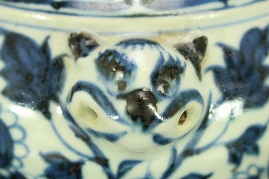 中国美術 青花 纏枝蓮花紋 獣耳 壷 高18.2cm(LC515)