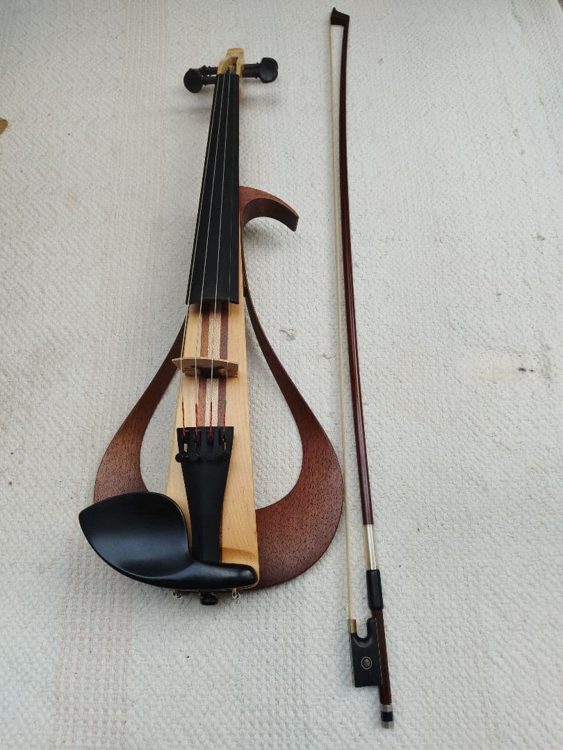 虎杢YEV104 エレクトリックバイオリン 4弦 ハードケース、弓と肩当てセット