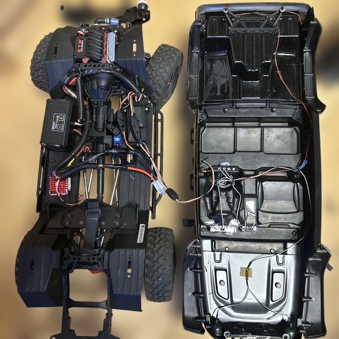 Axial SCX10III Jeep Gradiator クローラーラジコン