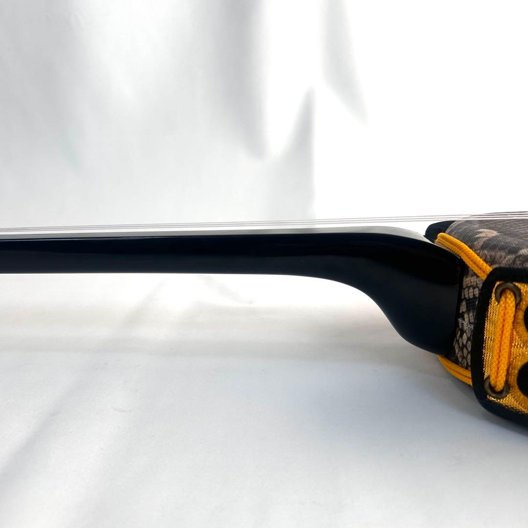 【美品】沖縄三線 三味線 人工革 合皮 ヘビ柄　ハードケース付 民族楽器 弦楽器