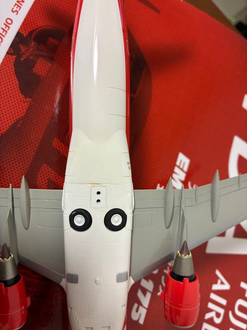 フジドリームエアラインズ 赤 EMBRAER 175 1/100スケール 完成品