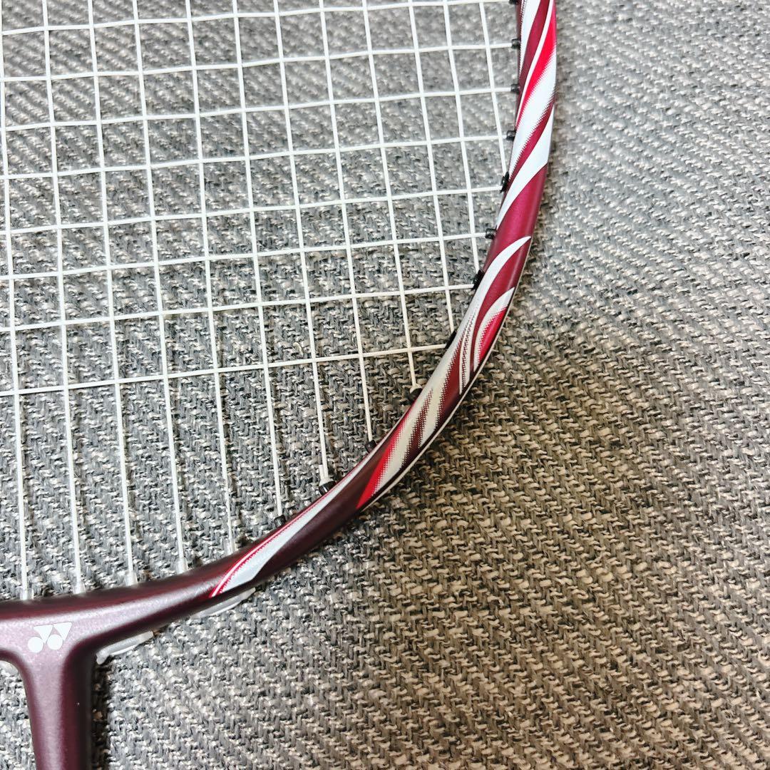 バドミントン　ラケット　 アストロクス 100ZZ クレナイ　4UG5 希少品