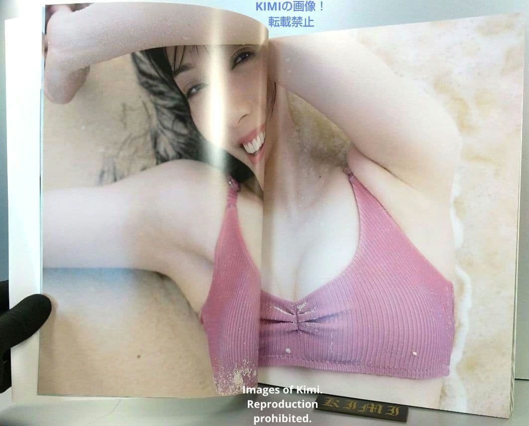 直筆サイン入り 初版 吉井美優 1st写真集 Momentary 本 2022