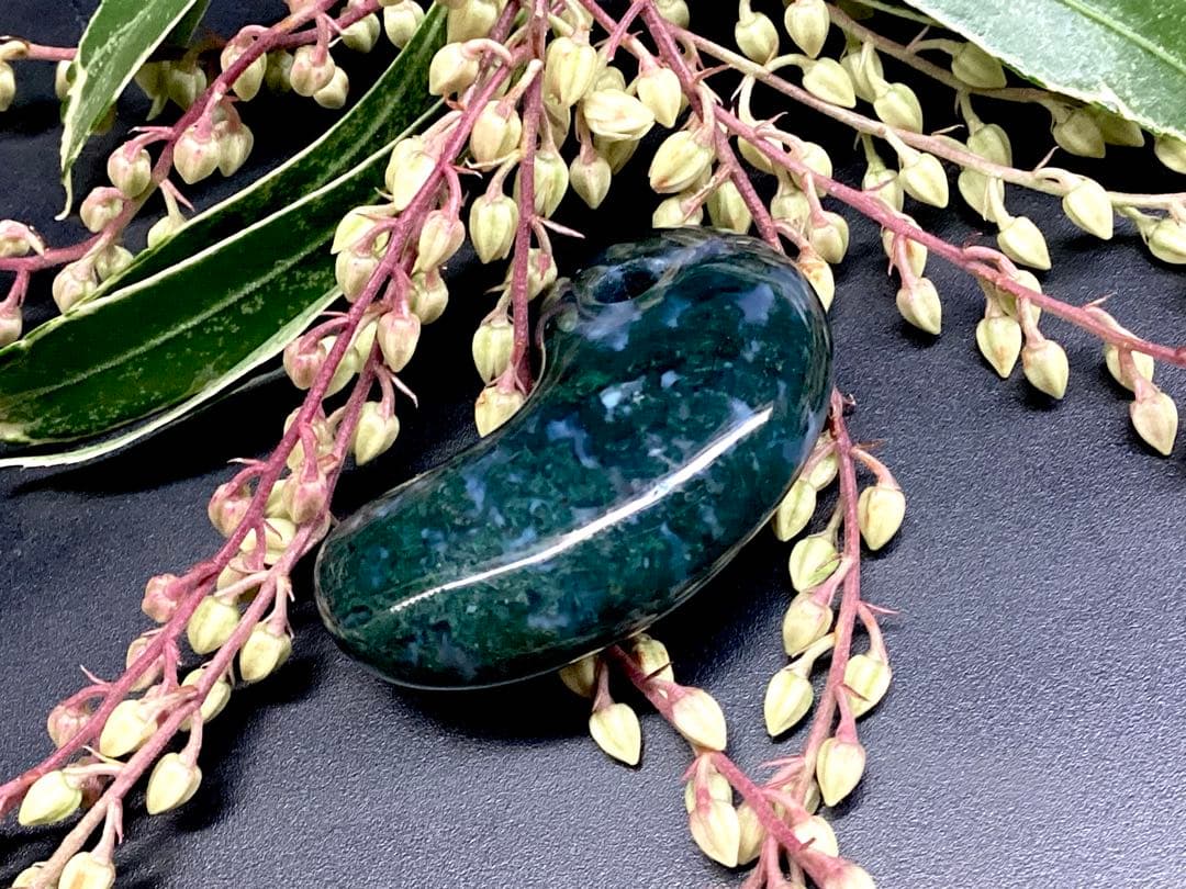 ✳最上位‼️出雲石【碧玉】勾玉　浮き草*雪輪のW文様入りのコレクション展示品お宝‼️