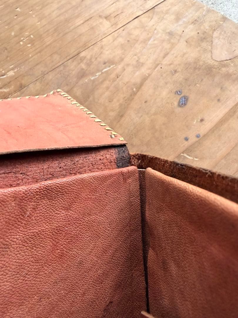 革製　ハンドクラフト　トライバル　民族　部族　工芸品　財布　革細工