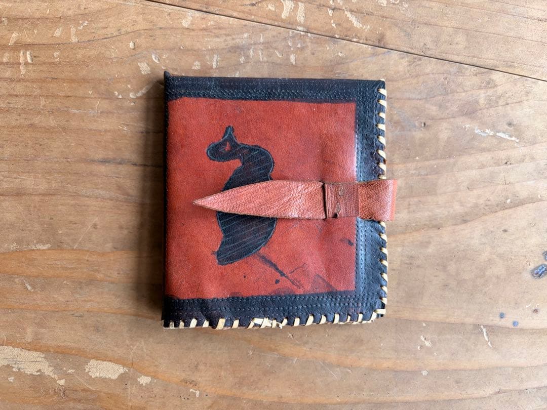 革製　ハンドクラフト　トライバル　民族　部族　工芸品　財布　革細工
